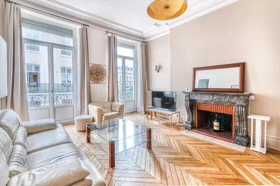 Télévision ou salle de divertissement dans l'établissement Hyper centre, Premium, spacieux appartement haussmannien