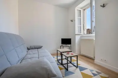 Télévision ou salle de divertissement dans l'établissement Maison de ville pour 7 dans la ville haute de Pornic