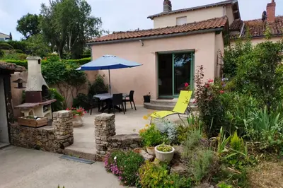 Jardin de l'établissement Gîte Léperon 2