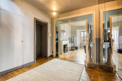 Un ou plusieurs lits dans un hébergement de l'établissement Duplex de 115m2 dans un bâtiment chic historique - Le Belvédère St Nicolas