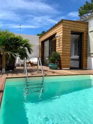 Piscine de l'établissement LOCATIONS NOS ILES ou située à proximité