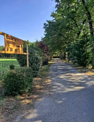 Jardin de l'établissement Mobil Home 6 personnes 3 chambres à 25 MIN Puy duFou