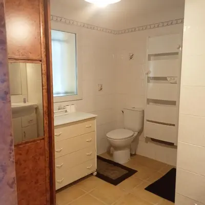 Salle de bains dans l'établissement Maison La Belvérine