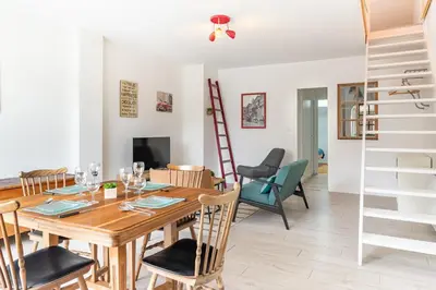 Coin salon dans l'établissement L'Ingénieux - Appt près de la Place Zola