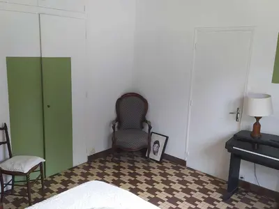 Un ou plusieurs lits dans un hébergement de l'établissement Maison cosy 6 pers, plage à 160m, jardin clos, plancha, ménage inclus - FR-1-224B-204