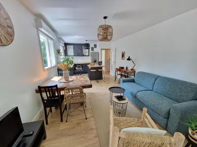 Coin salon dans l'établissement Appartement Spacieux avec Parking proche MER