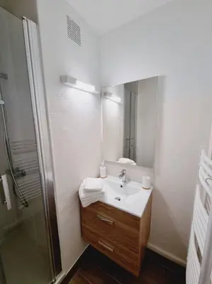 Salle de bains dans l'établissement studio avec vue sur mer