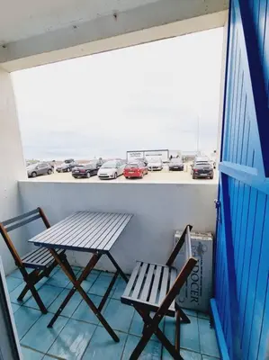 Vue générale sur la mer ou vue sur la mer prise depuis l'appartement
