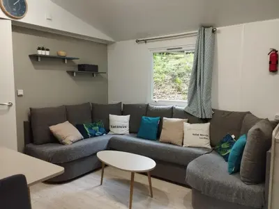 Coin salon dans l'établissement Mobil-home tout confort à 300m de l'océan