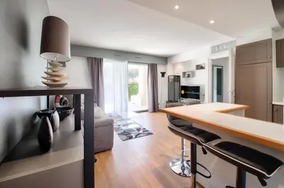 Cuisine ou kitchenette dans l'établissement Résidence Le Saint Denac - maeva Home - Appartement avec terrasse 2 pièces 4 personnes - Prestige - super Home MAE-4234