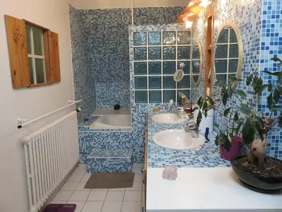 Salle de bains dans l'établissement le jardin de lumiere