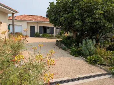 Jardin de l'établissement détente gite et spa entre mer et marais