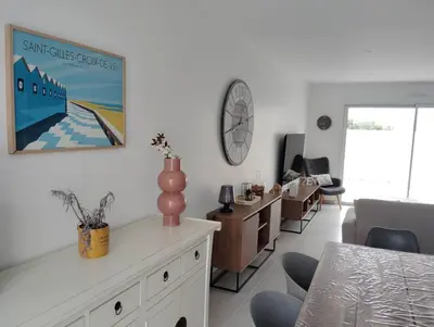 Télévision ou salle de divertissement dans l'établissement MAISON 3 chbres 3 étoiles St Gilles X de Vie