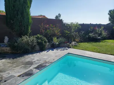 Piscine de l'établissement Gîte à SAINT ANDRE DE LA MARCHE proche du Puy du foù ou située à proximité