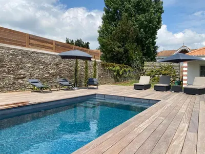 Piscine de l'établissement Le Clos de Jade - Appt 3 étoiles avec piscine partagée ou située à proximité