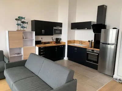 Cuisine ou kitchenette dans l'établissement Appartement T2 de standing face mer Pornic