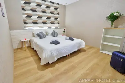 Un ou plusieurs lits dans un hébergement de l'établissement Appart hotel Cholet Carteron