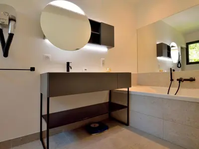 Salle de bains dans l'établissement Holiday Home La Rose des Sables by Interhome