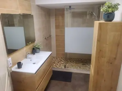 Salle de bains dans l'établissement La Maison Du Puy