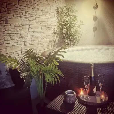 Logement cosy avec piscine et jacuzzi privatifs