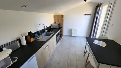 Cuisine ou kitchenette dans l'établissement Appartement au calme