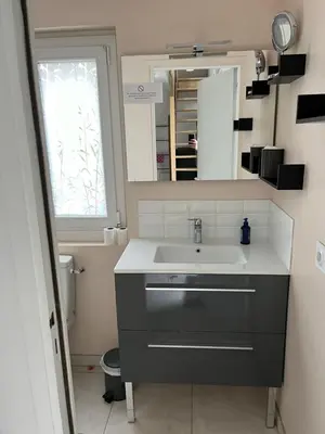 Salle de bains dans l'établissement STUDIO proche aéroport