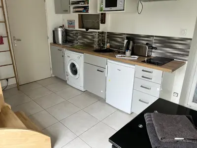Cuisine ou kitchenette dans l'établissement STUDIO proche aéroport