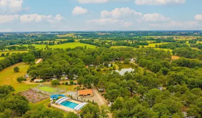 Piscine de l'établissement Mobil Home 4 pers proche Puy du Fou et Montaigu (Vendée 85) ou située à proximité