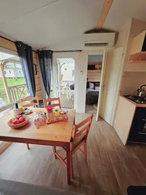 Cuisine ou kitchenette dans l'établissement Bungalow Cosy équipé