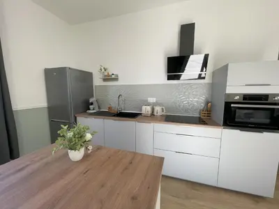 Cuisine ou kitchenette dans l'établissement Élégance & Confort au Cœur de Cholet !