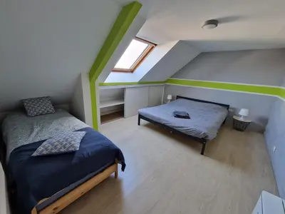 Un ou plusieurs lits dans un hébergement de l'établissement Maison 6 chambres Saint Nazaire 5 min de la mer
