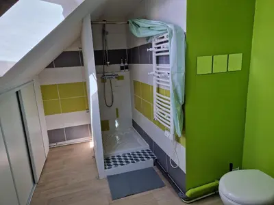 Salle de bains dans l'établissement Maison 6 chambres Saint Nazaire 5 min de la mer