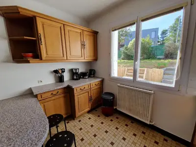 Cuisine ou kitchenette dans l'établissement Maison 6 chambres Saint Nazaire 5 min de la mer