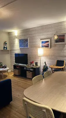 Télévision ou salle de divertissement dans l'établissement Parenthèse nantaise, T2 chic et cosy, avec parking