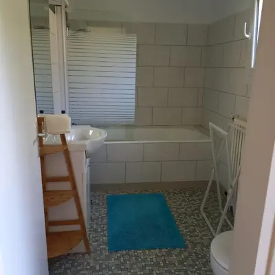 Salle de bains dans l'établissement La Gisière, Chambres d'hôtes