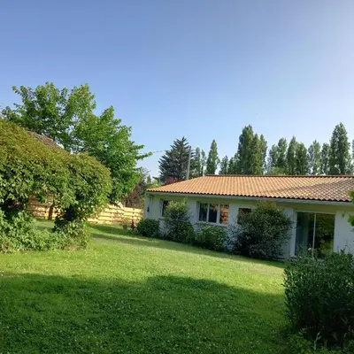 Jardin de l'établissement La Gisière, Chambres d'hôtes