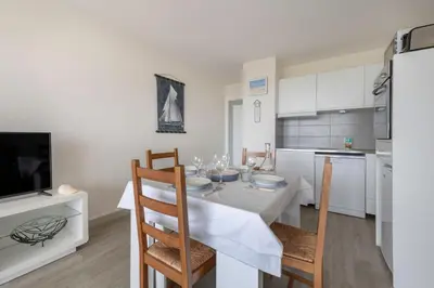 Cuisine ou kitchenette dans l'établissement St Brévin - Studio - 4 Pers - Vue Mer