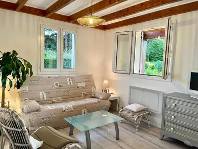 Télévision ou salle de divertissement dans l'établissement Villa Bleu soleil