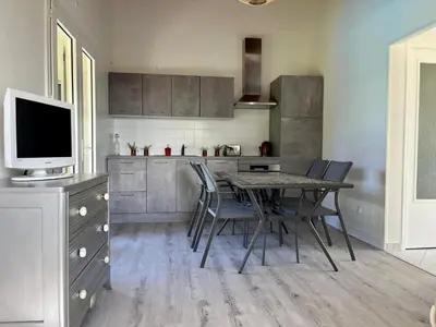 Cuisine ou kitchenette dans l'établissement Villa Bleu soleil