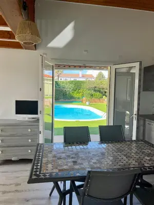 Piscine de l'établissement Villa Bleu soleil ou située à proximité