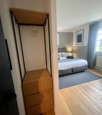 Un ou plusieurs lits dans un hébergement de l'établissement LES 15 CHENES Chambres d hôtes, parc arboré de 5000 m2 à 20KM du PUYDUFOU Une suite familiale et 3 chambres doubles