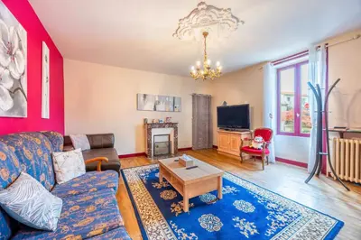 Télévision ou salle de divertissement dans l'établissement Chambre Nuit d'Asie
