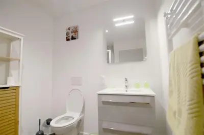 Salle de bains dans l'établissement Le Logis de Laura