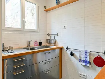 Cuisine ou kitchenette dans l'établissement La Casse Dorée - Terrasse & Gare à proximité