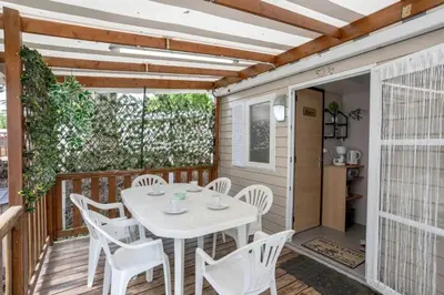Terrasse ou espace extérieur de l'établissement Bungalow charmant à Saint-Jean-de-Monts avec piscine privée
