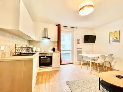 Cuisine ou kitchenette dans l'établissement Appartsaintnazaire - Saint Nazaire - 5 Appartements - Centre Ville