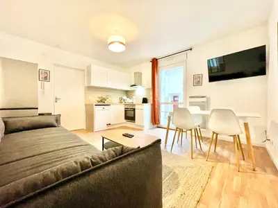 Cuisine ou kitchenette dans l'établissement Appartsaintnazaire - Saint Nazaire - 5 Appartements - Centre Ville