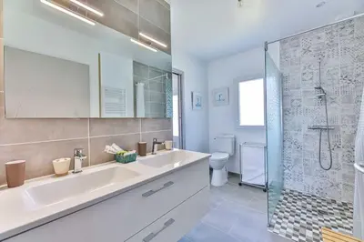 Salle de bains dans l'établissement Au pied de la forêt