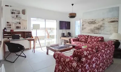 Télévision ou salle de divertissement dans l'établissement Au pied de la forêt