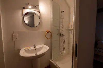 Salle de bains dans l'établissement Gites de La Gare - Le Studio